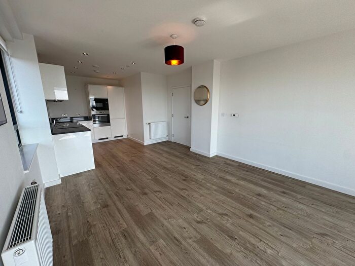 1 Bedroom Flat To Rent In Viscount House, Lakeside Drive Regency Heights, Park Royal, London, NW10