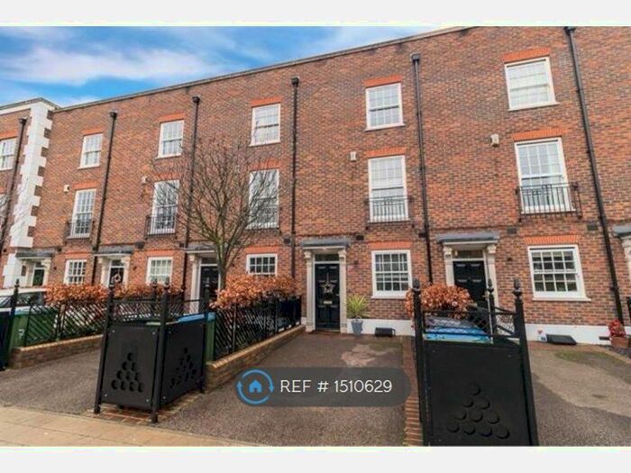 4 Bedroom Terraced House To Rent In Hastings Street, London, SE18