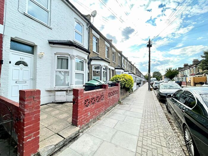 3 Bedroom Flat To Rent In Scales Road, London, N17