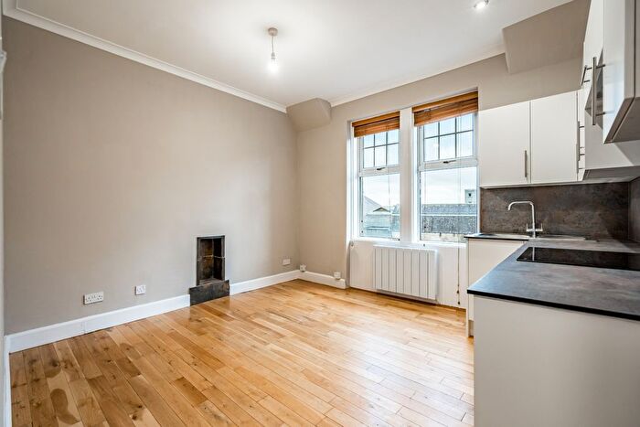 1 Bedroom Flat To Rent In Friars Street, Stirling, Stirlingshire, FK8