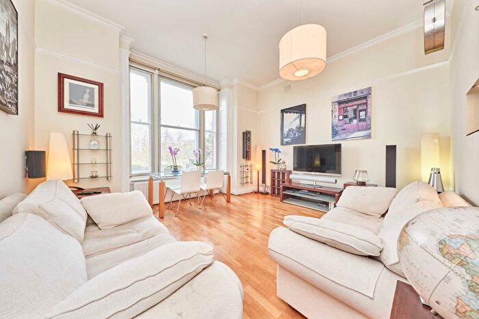 2 Bedroom Flat To Rent In Clapham Common South Side, London, SW4