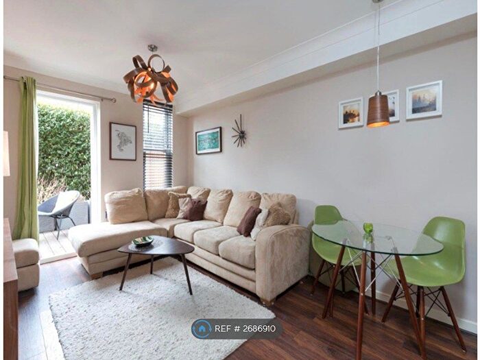 1 Bedroom Flat To Rent In Leabank Square, London, E9