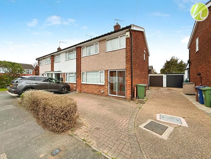 3 Bedroom Semi-Detached House For Sale In Silverdale, Stanford-Le-Hope, SS17
