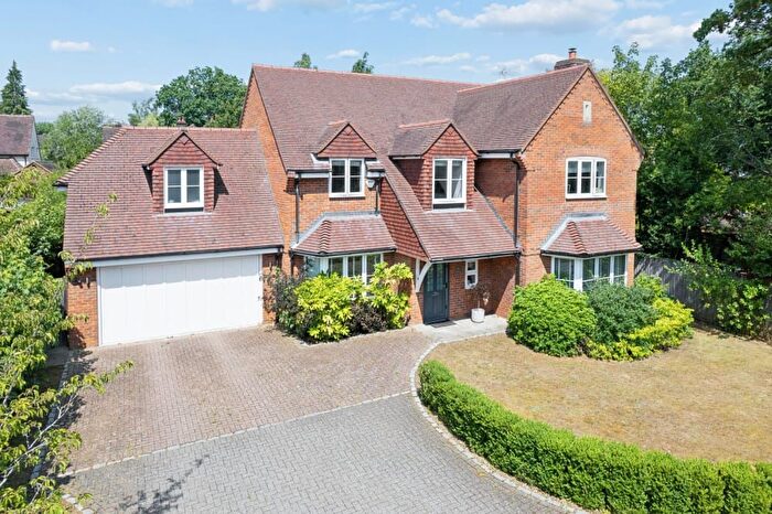 4 Bedroom Detached House For Sale In Cedar Grove, Amersham, HP7