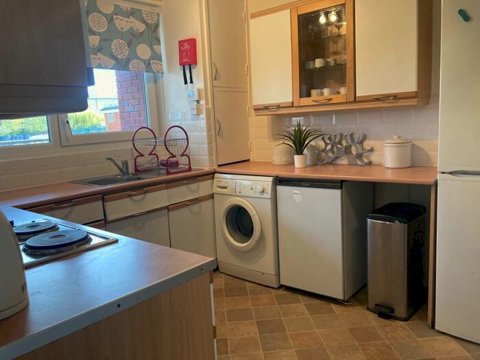 4 Bedroom Maisonette To Rent In Sandalwood Close, Stepney Green/Mile End, E1