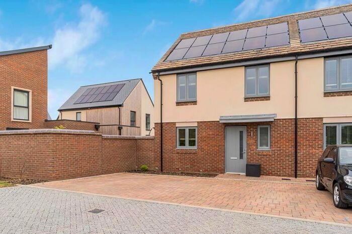 3 Bedroom Semi-Detached House For Sale In Radish Close, Bicester, OX27