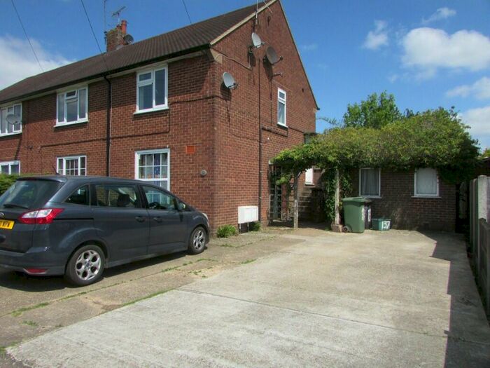 2 Bedroom Maisonette To Rent In Cottonmill Lane, St. Albans, Hertfordshire, AL1