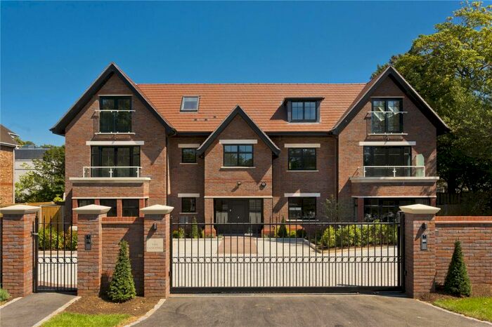 3 Bedroom Apartment To Rent In New Road, Esher, Surrey, KT10