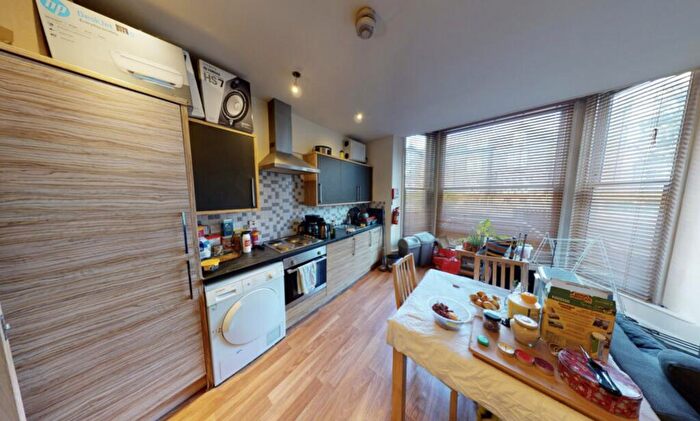 1 Bedroom Flat To Rent In Cardigan Road, Leeds, LS6