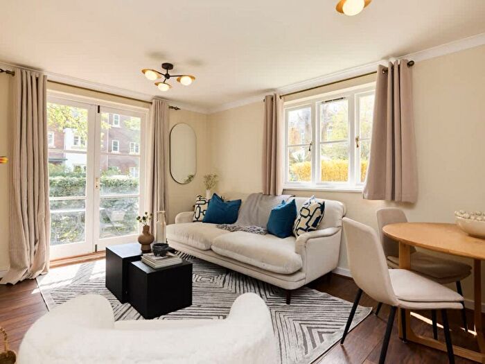 2 Bedroom Flat To Rent In Brompton Park Crescent, London, SW6