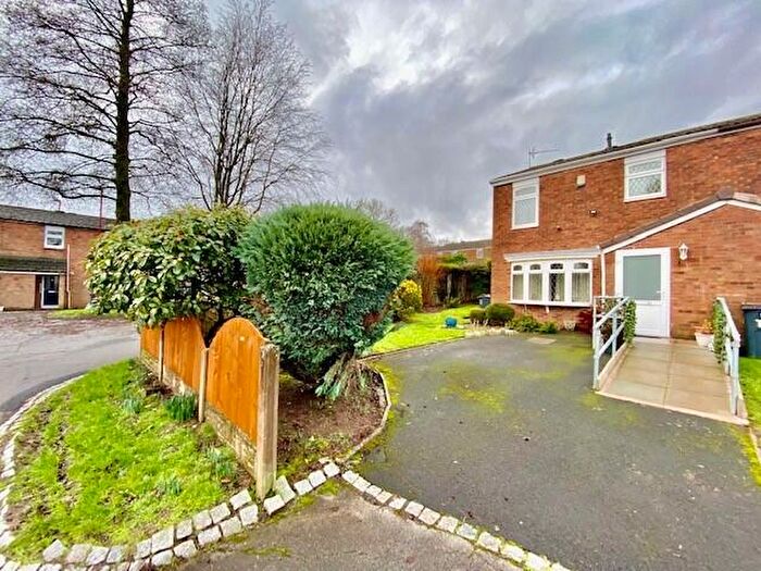 3 Bedroom Semi Detached House For Sale In Glen Devon Close, Birmingham, B45