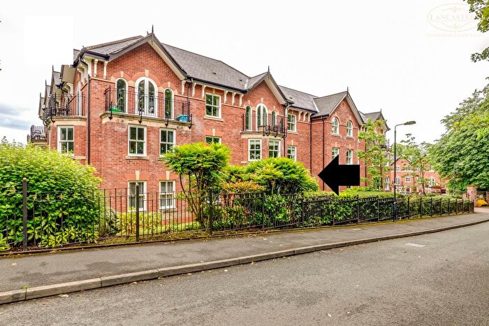 2 Bedroom Flat For Sale In Greenmount Close, Bolton, BL1