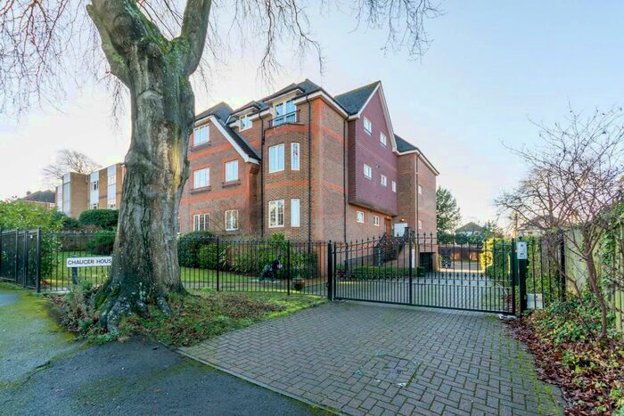 2 Bedroom Flat To Rent In Upper Edgeborough Road, Guildford, GU1