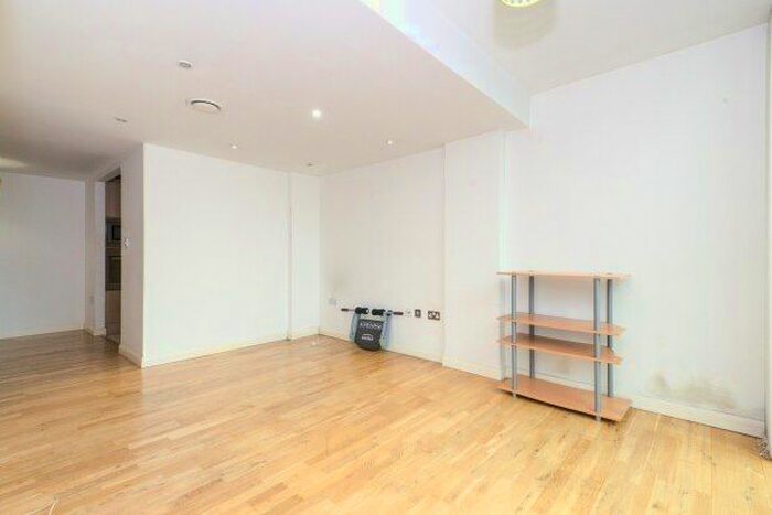 2 Bedroom Flat To Rent In Greens End, London, SE18