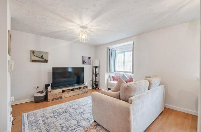 1 Bedroom Apartment For Sale In Vancouver Road, Broxbourne, EN10