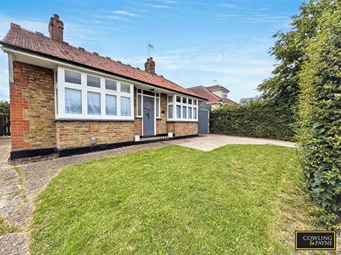 2 Bedroom Detached Bungalow For Sale In London Road, Wickford, SS12