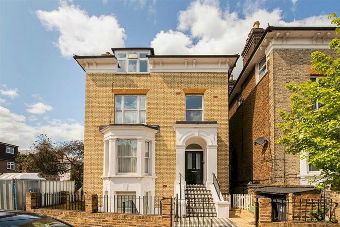2 Bedroom Flat To Rent In Richmond Road, Ealing, W5