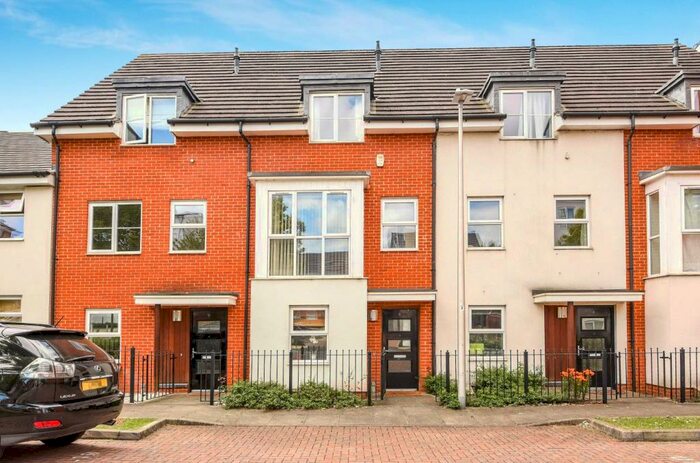 3 Bedroom Terraced House To Rent In Lindisfarne Way, Reading, Berkshire, RG2