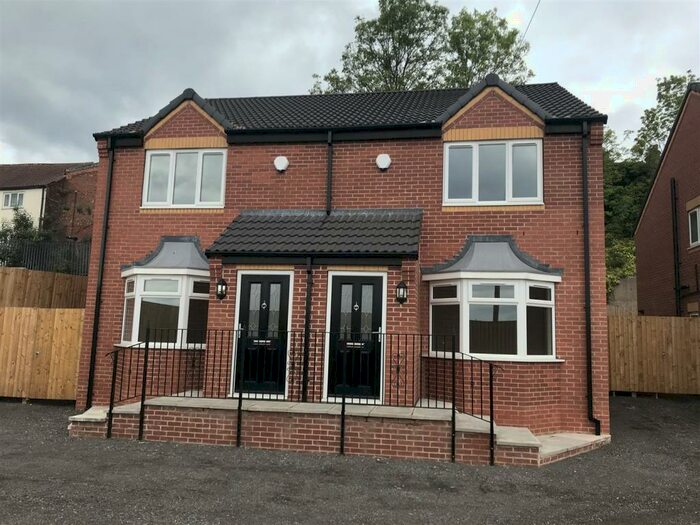 3 Bedroom Semi-Detached House To Rent In Carr Hill Court, Doncaster, DN4