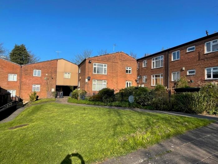 2 Bedroom Flat To Rent In Poplar Avenue, Horwich, Bolton, BL6