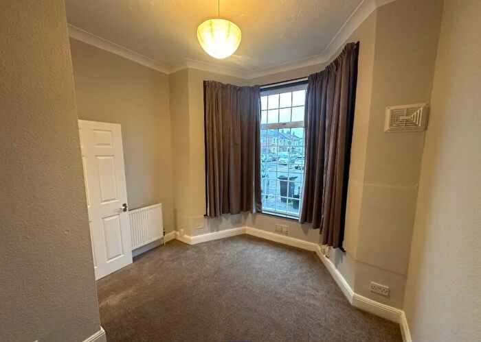 4 Bedroom Detached House To Rent In Dunstable Road, Luton, LU4