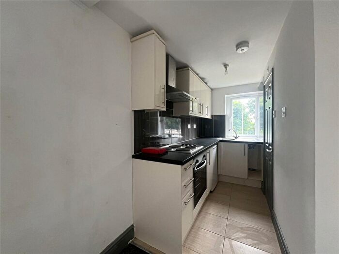 Apartment To Rent In Hunt Street, Old Town, Swindon, Wiltshire, SN1