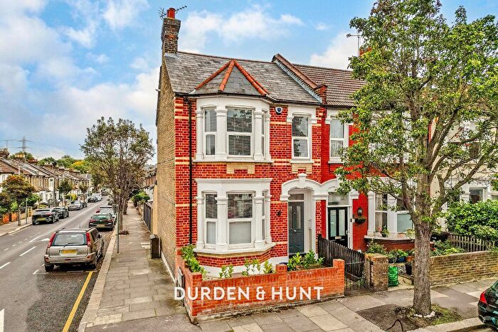 3 Bedroom End Of Terrace House For Sale In Ashford Road, South Woodford, E18