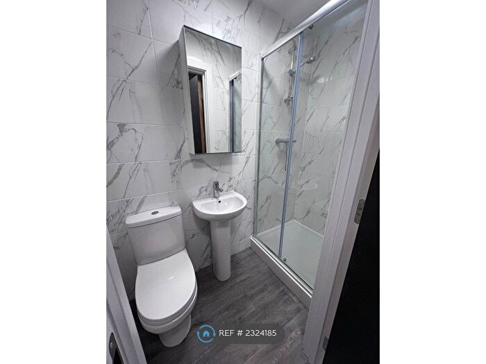 3 Bedroom Flat To Rent In Stokes Croft, Bristol, BS2