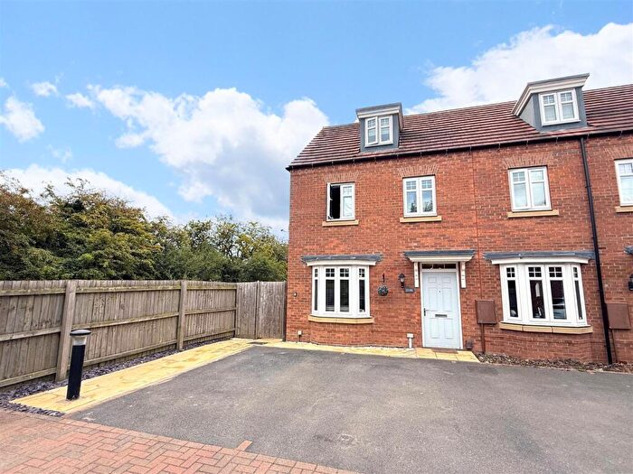 3 Bedroom End Of Terrace House For Sale In King Lane, Burton-On-Trent, DE13