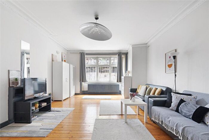 3 Bedroom Apartment To Rent In Cabbell Street, London, NW1