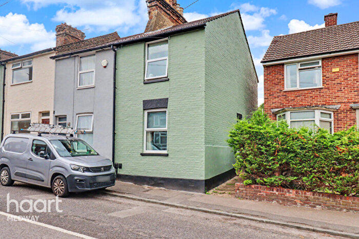 3 Bedroom End Of Terrace House For Sale In Christmas Street, Gillingham, ME7