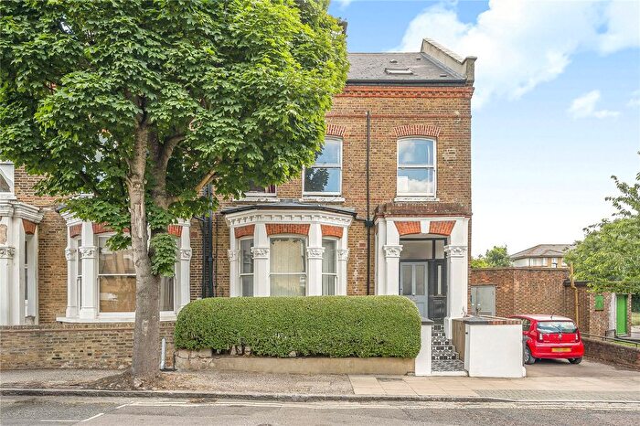 3 Bedroom Flat For Sale In Princess Crescent, Finsbury Park, London, N4
