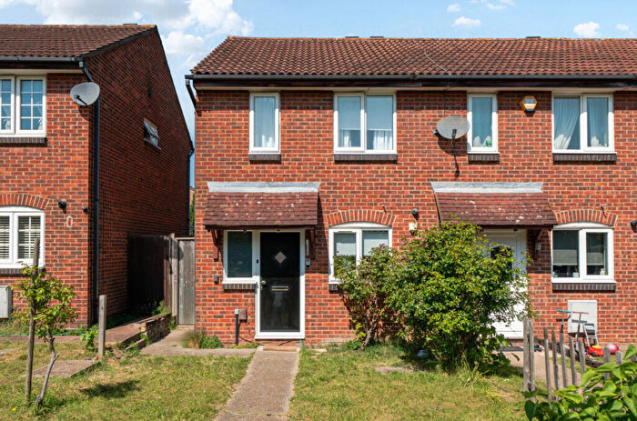 2 Bedroom End Of Terrace House For Sale In Hillside Road, Bromley, BR2