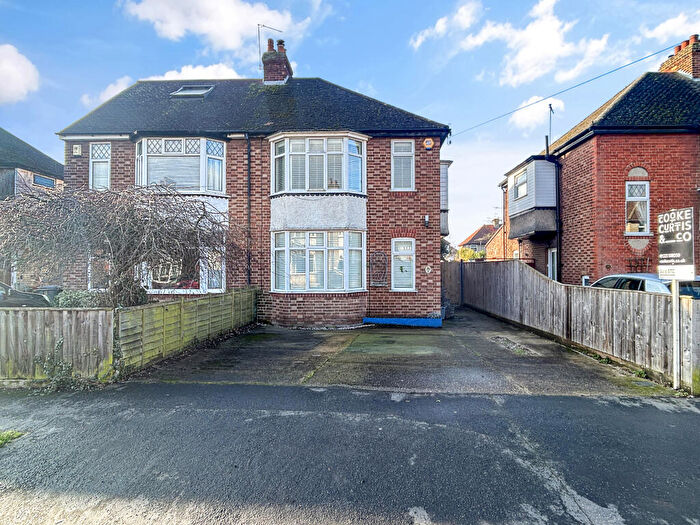 3 Bedroom Semi Detached House For Sale In Lovell Road, Cambridge, CB4