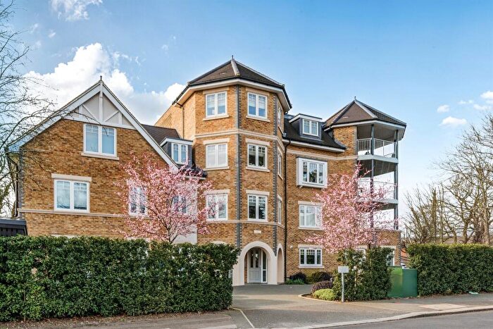 2 Bedroom Flat For Sale In Uplands Park Road, Enfield, EN2