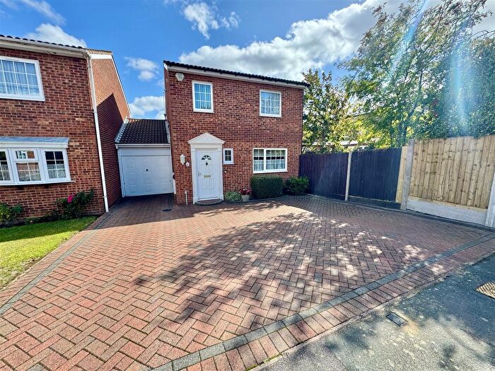 3 Bedroom Detached House For Sale In Timworth Close, Luton, LU2