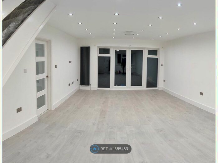 5 Bedroom Detached House To Rent In Berkeley Close, Potters Bar, EN6