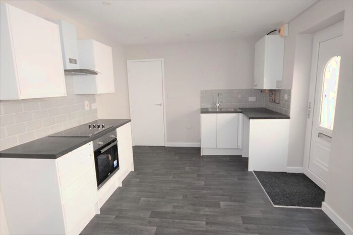 2 Bedroom Flat To Rent In Flat Hill Street, Stoke On Trent, ST4