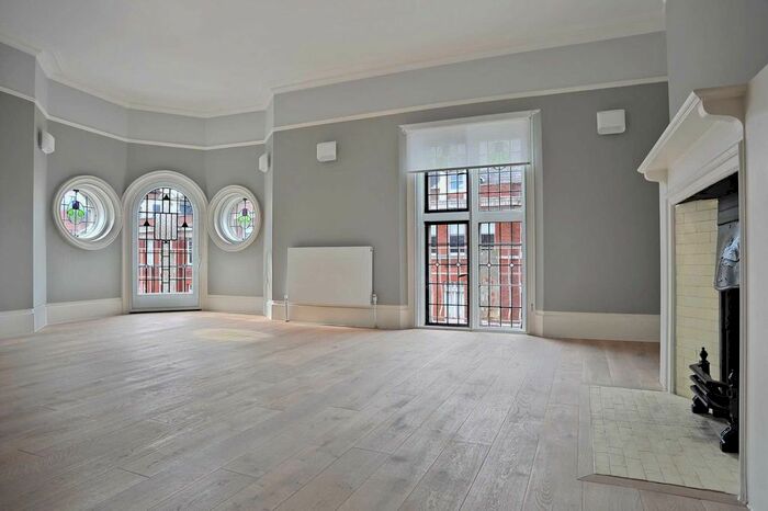 2 Bedroom Flat To Rent In Crofton House, New Cavendish Street, W1G