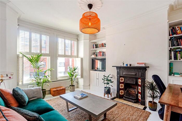 2 Bedroom Flat To Rent In Cambridge Road, London, SW11