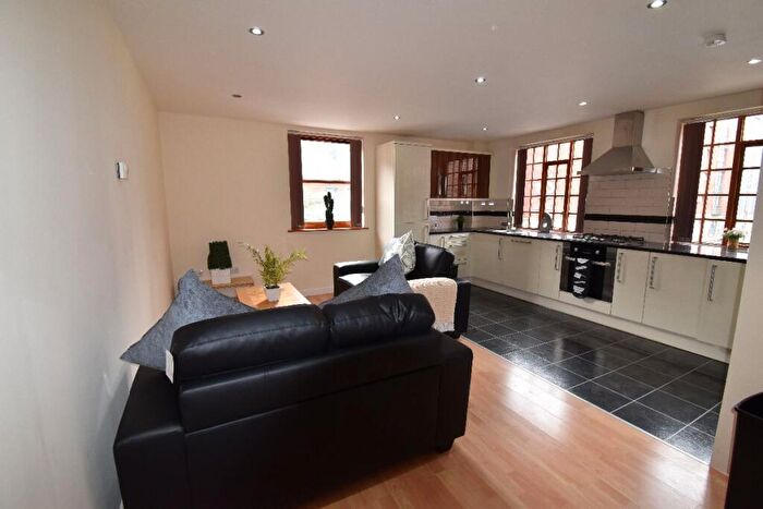 3 Bedroom Flat To Rent In Lion Works, Arundel Street, S1