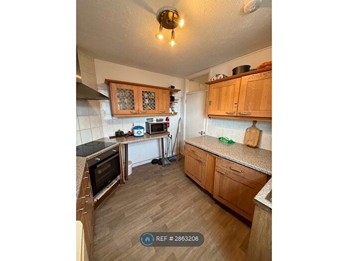 3 Bedroom Flat To Rent In Green Lanes, London, N21