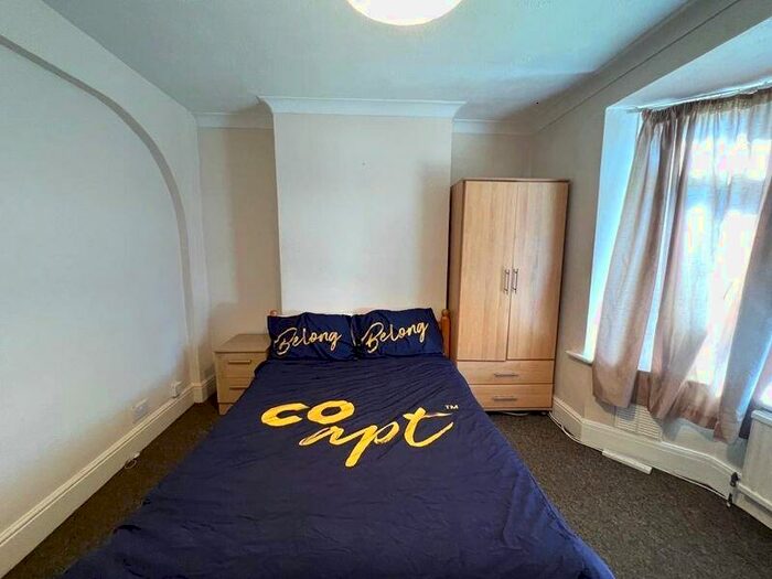 3 Bedroom Terraced House To Rent In Widdicombe Way, Brighton, BN2