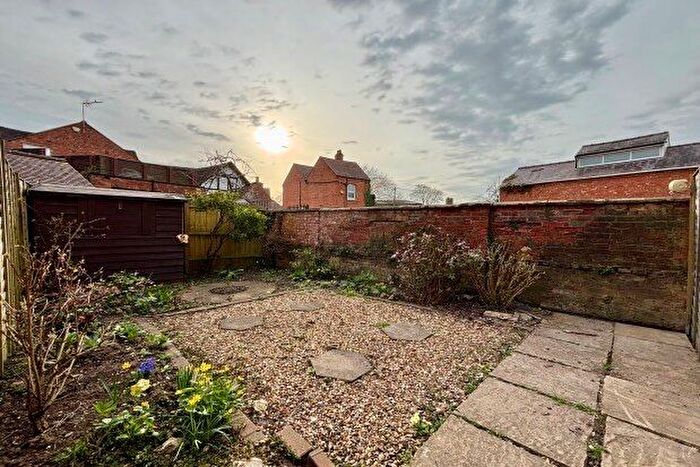 2 Bedroom Cottage To Rent In Swan Street, Alcester, Dp, B49