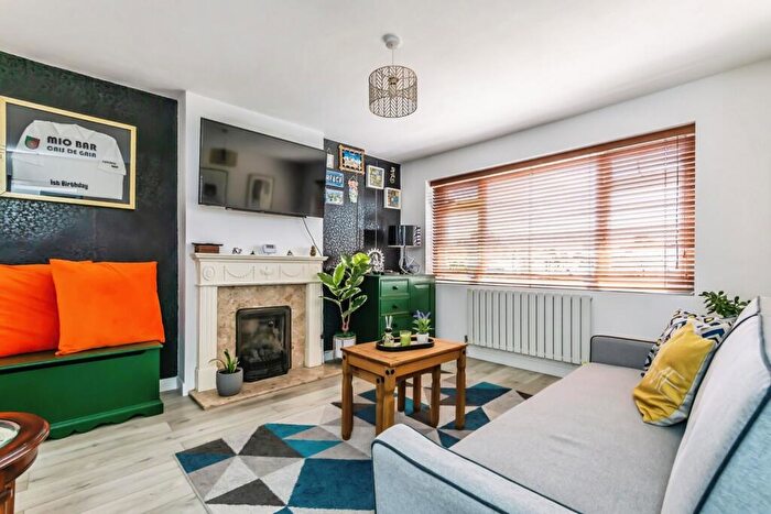 2 Bedroom Maisonette For Sale In Addison Close, Caterham, Surrey, CR3