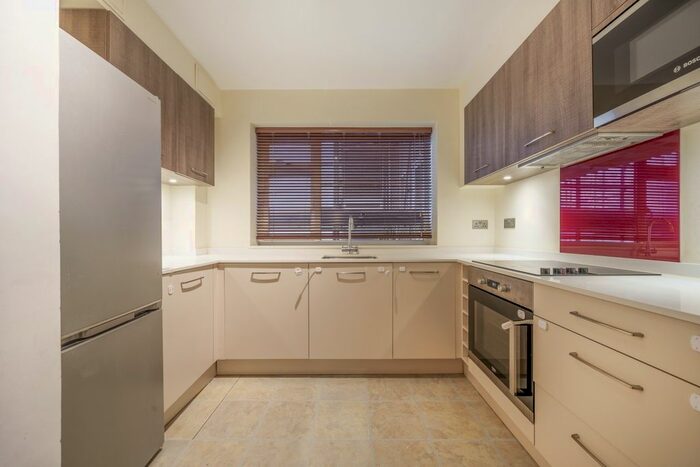 2 Bedroom Flat To Rent In Glenmore Lawns, London, W13