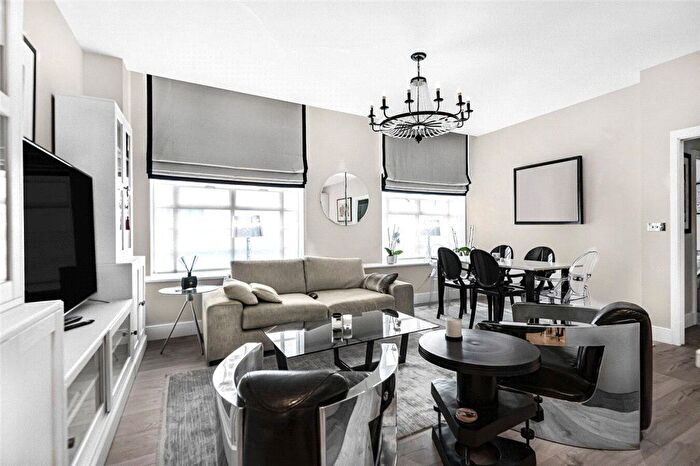 3 Bedroom Flat To Rent In Great West Road, Brentford, TW8