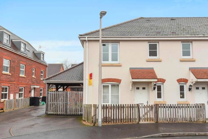 3 Bedroom Semi-Detached House To Rent In Thatcham, Berkshire RG19