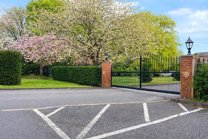 2 Bedroom Flat For Sale In Hine Hall, Mapperley, Nottingham, NG3