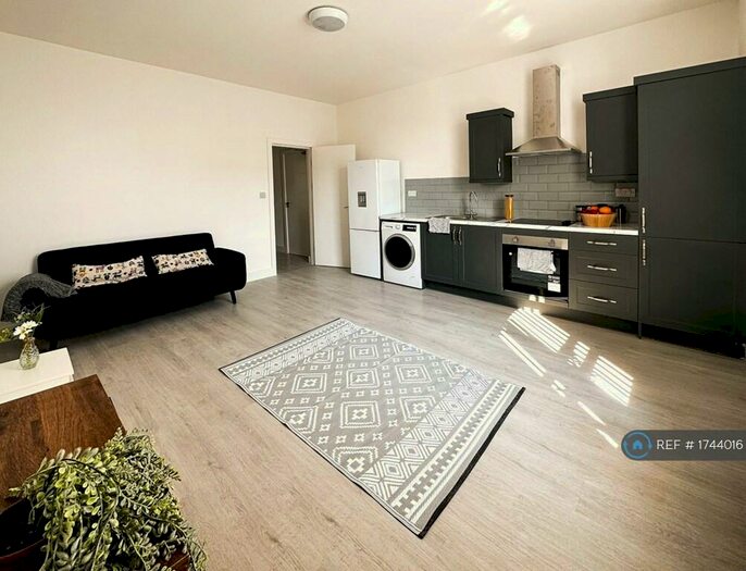 2 Bedroom Flat To Rent In Balmoral Road, Liverpool, L6